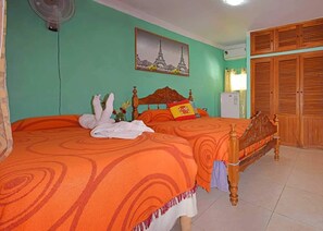 Minibar, individually decorated, desk, laptop workspace - Casa la espagnola (Trinidad)