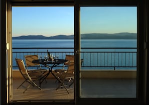 Familienapartment, Mehrere Betten | Wohnbereich