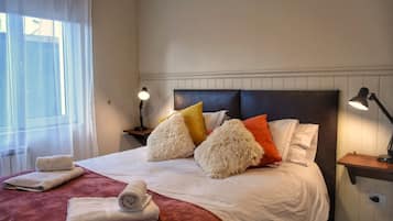 1 bedroom, Egyptian cotton sheets, premium bedding, down duvets