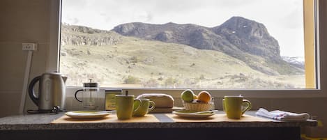 Design Studio Suite, 1 Bedroom | In-room dining