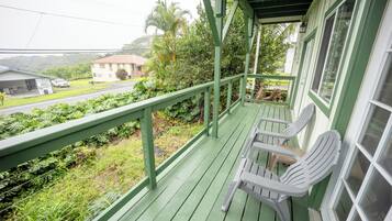 Economy Double Room, 1 Queen Bed, Shared Bathroom, Garden View | Terrace/patio