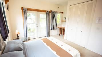 Economy Double Room, 1 Queen Bed, Shared Bathroom, Garden View | 1 bedroom, free WiFi, bed sheets