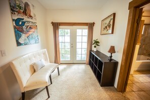 Flat-screen TV - Hilo Vacation Rental (Hilo)