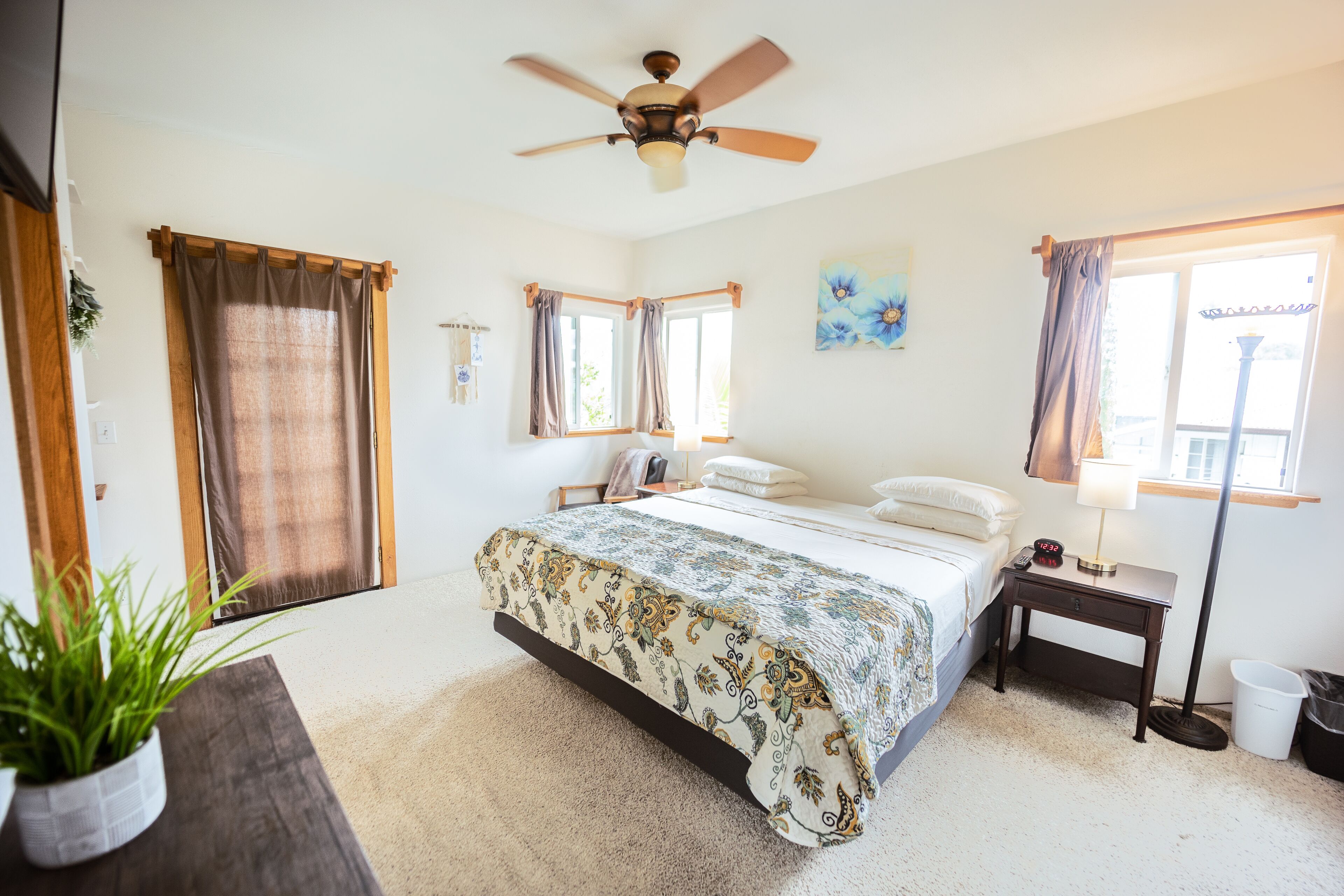 Standaard suite, 1 kingsize bed, privébadkamer, uitzicht op tuin | Kameruitzicht