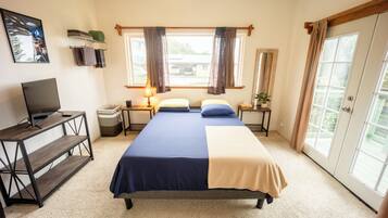 Economy Double Room, 1 Queen Bed, Shared Bathroom, Garden View | Free WiFi, bed sheets