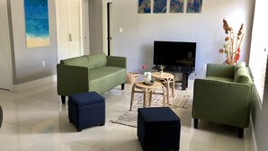 Family Duplex, Multiple Beds, Non Smoking | Living room - Entire house in Miami Shores (Miami Shores)
