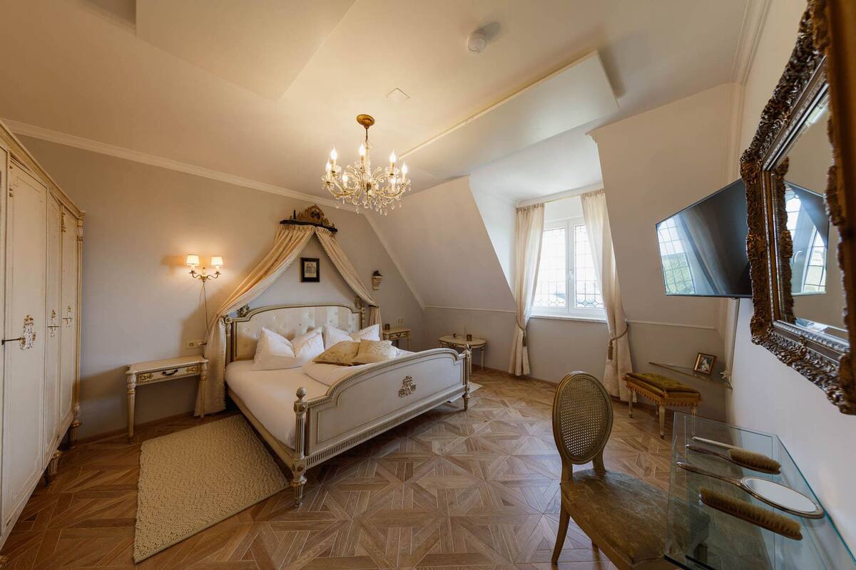 Romantic Double Room, 1 Queen Bed, Non Smoking | Room amenity