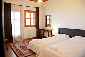 Deluxe Double or Twin Room, Mountain View | Premium bedding, soundproofing, free cribs/infant beds