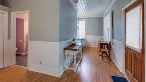 Luksussuite, 1 queensize-seng, massasjebadekar | Oppholdsområde
