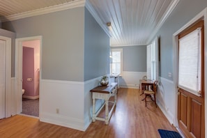 Suite Mewah, 1 Tempat Tidur Queen, jet tub | Area keluarga