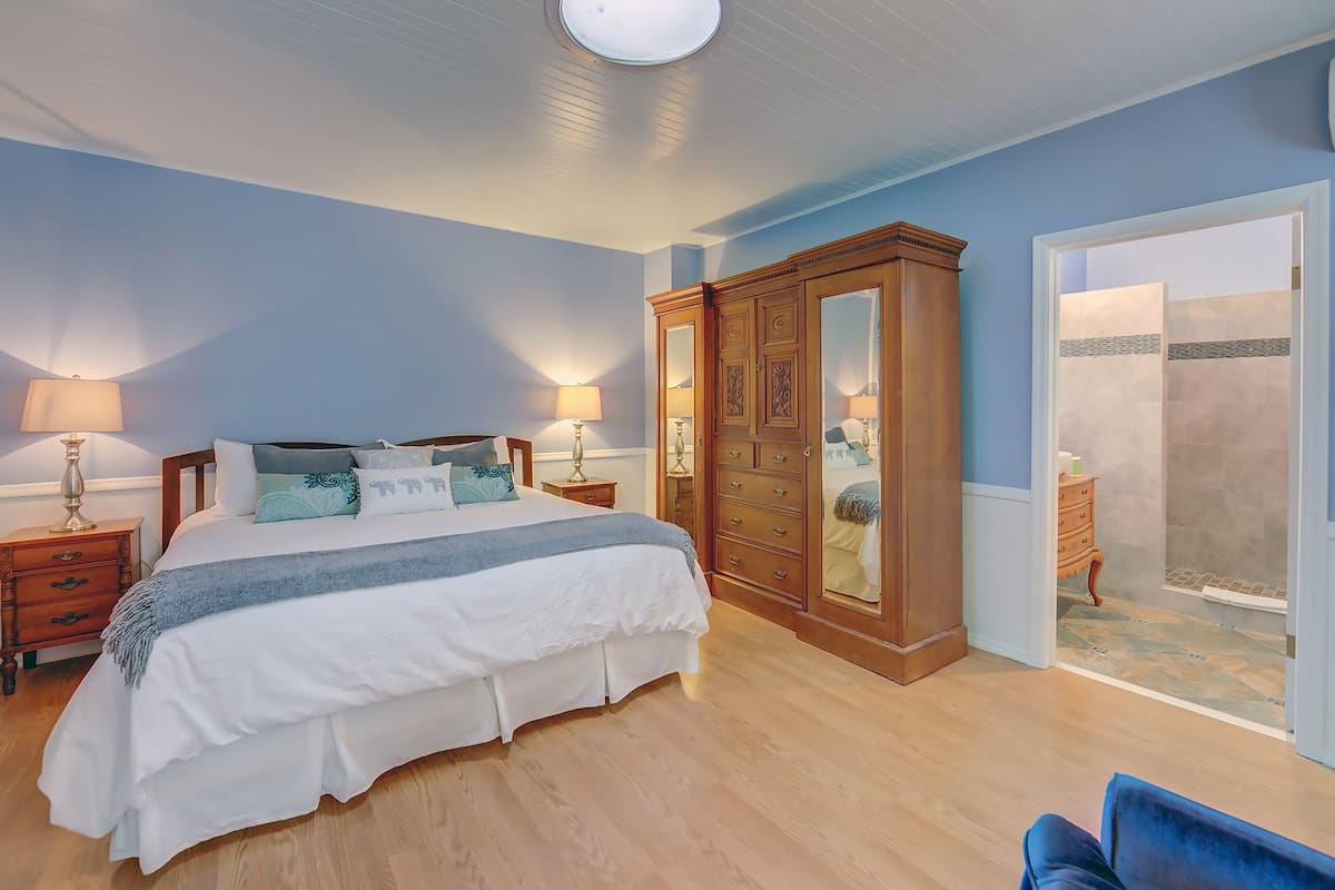 Luxury Suite, 1 King Bed, Patio | Individually decorated, individually furnished, iron/ironing board