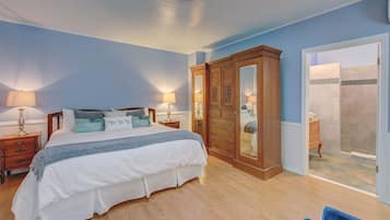 Luxury Suite, 1 King Bed, Patio | Individually decorated, individually furnished, iron/ironing board