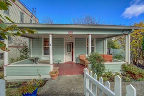 Luxury Suite, 1 Queen Bed, Jetted Tub | Terrace/patio - Carlisle Garden Suites (Ashland)