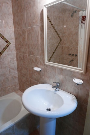 Comfort Apartment, Non Smoking | Bathroom