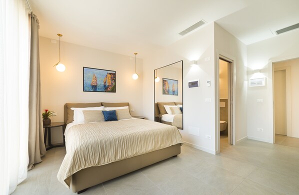 Family Townhome | Pillowtop beds, minibar, in-room safe, desk - Garda Room (Peschiera del Garda)