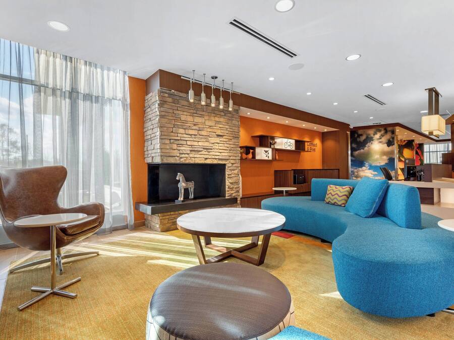 Lobby lounge