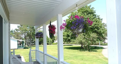 Cavendish Breeze Inn