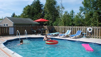 Piscine extérieure (ouverte en saison)