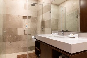 Appartamento Luxury, 2 camere da letto, non fumatori, vista oceano | Bagno | Doccia, set di cortesia gratuito, asciugacapelli, asciugamani