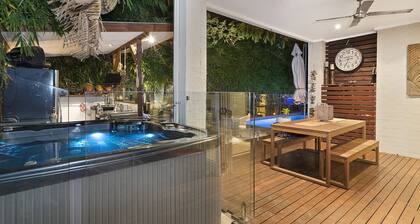 Resort Style Home near Airport & CBD