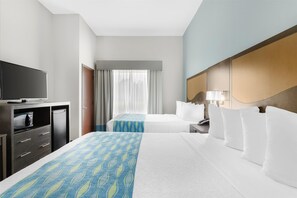 Pillow-top beds, desk, laptop workspace, iron/ironing board - Best Western Plus Waller Hotel (Waller)