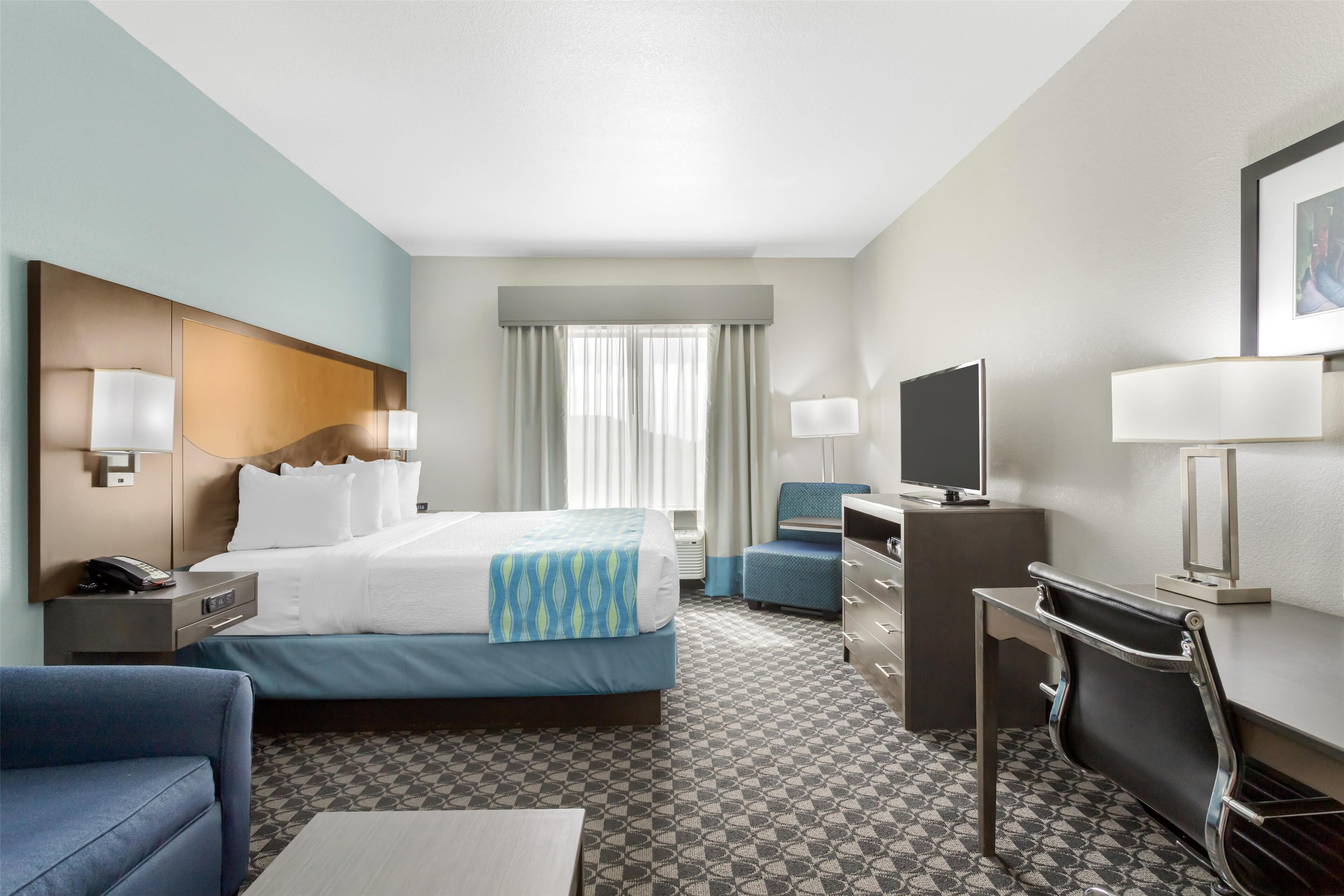 executive room, 1 king bed, non smoking, refrigerator & microwave | pillow-top beds, desk, laptop workspace, iron/ironing board