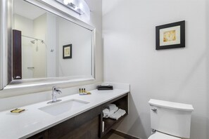Bañera profunda, cabezal de ducha con hidromasaje