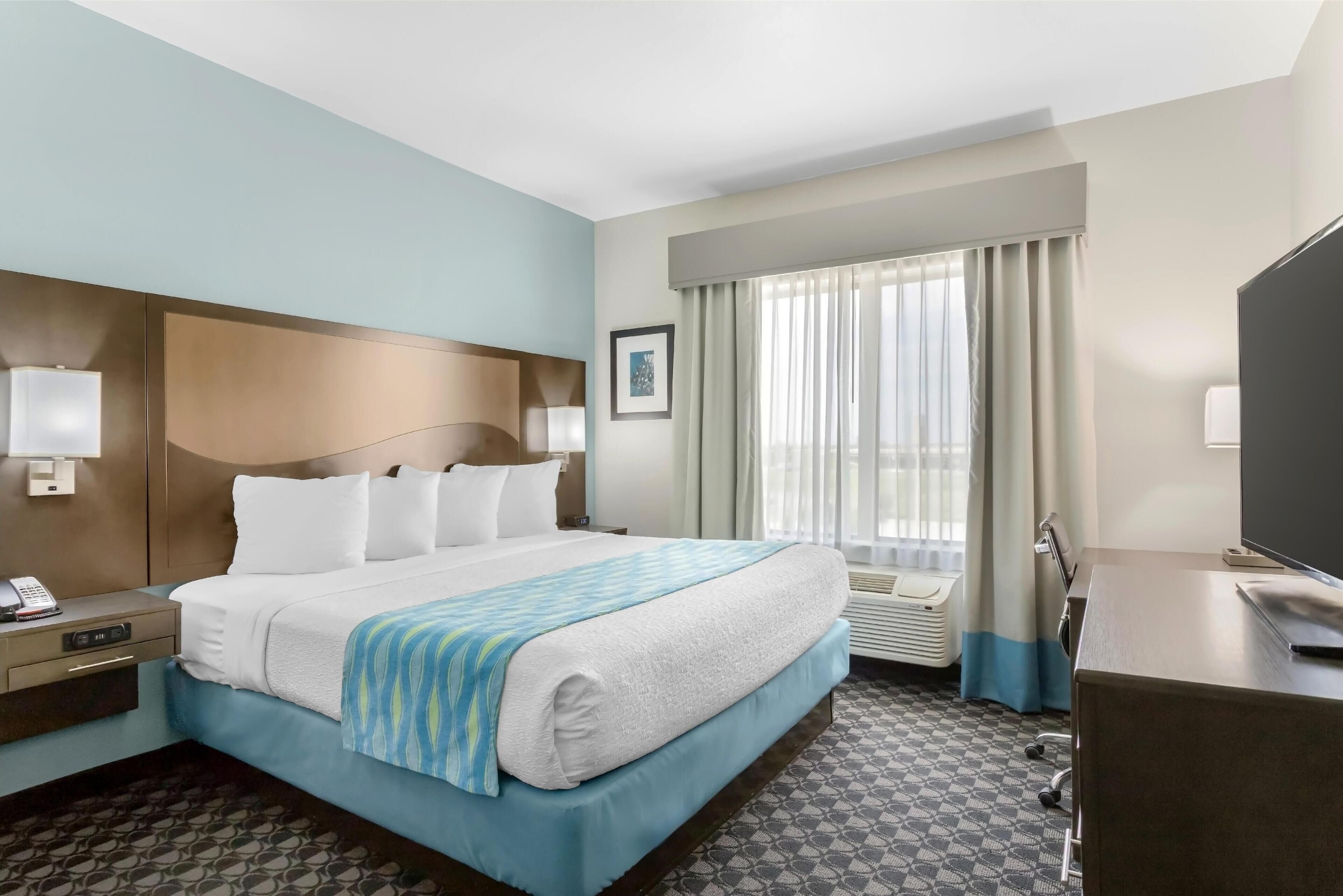 suite, 1 king bed with sofa bed, non smoking, microwave (with sofabed) | pillow-top beds, desk, laptop workspace, iron/ironing board