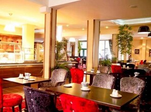 Daily full breakfast (EUR 12.50 per person)