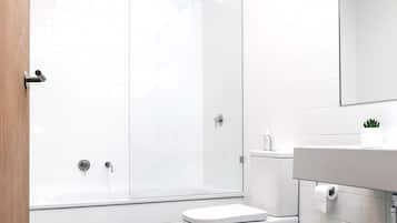 Casa, 4 habitaciones, terraza | Baño | Ducha y bañera combinadas y bañera profunda