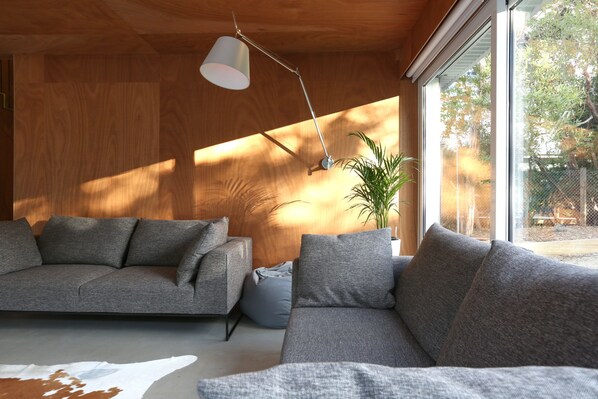 Living room - SeaSalt Beach House (Rye)