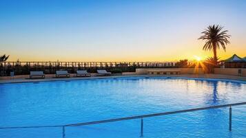 Innendørsbasseng og utendørsbasseng