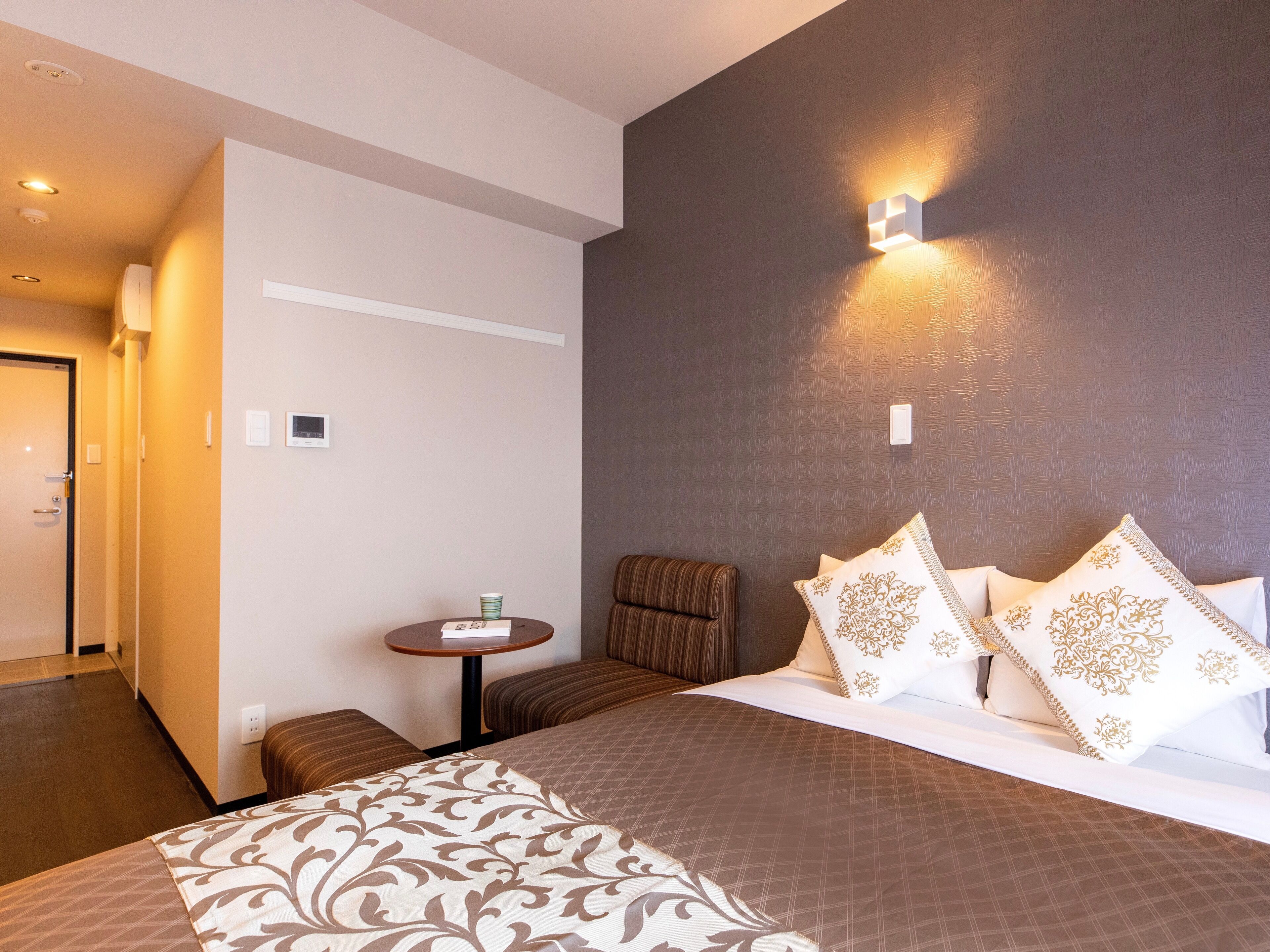 Free WiFi, bed sheets