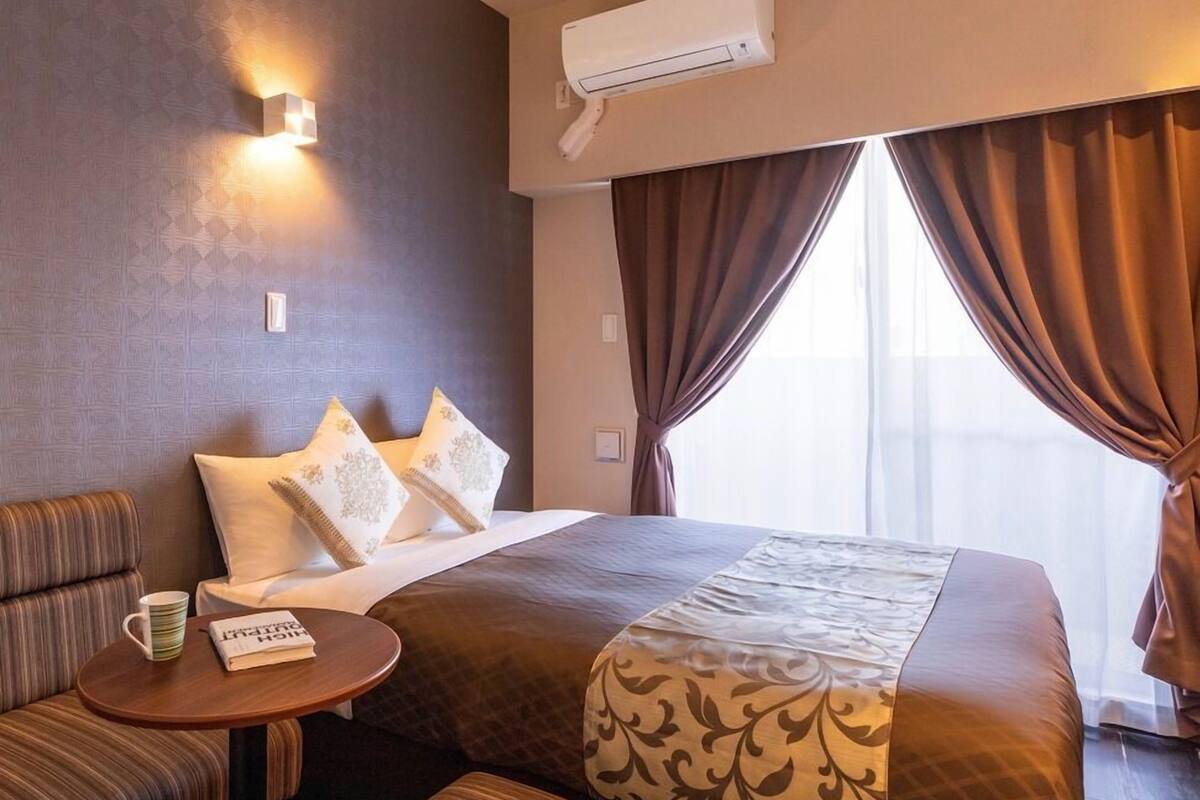 WiFi (free), bed sheets