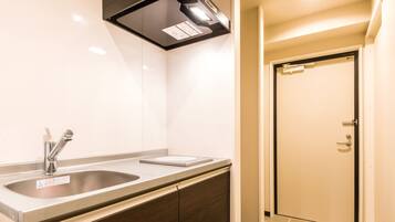 Refrigerador, microondas, placa de cocina