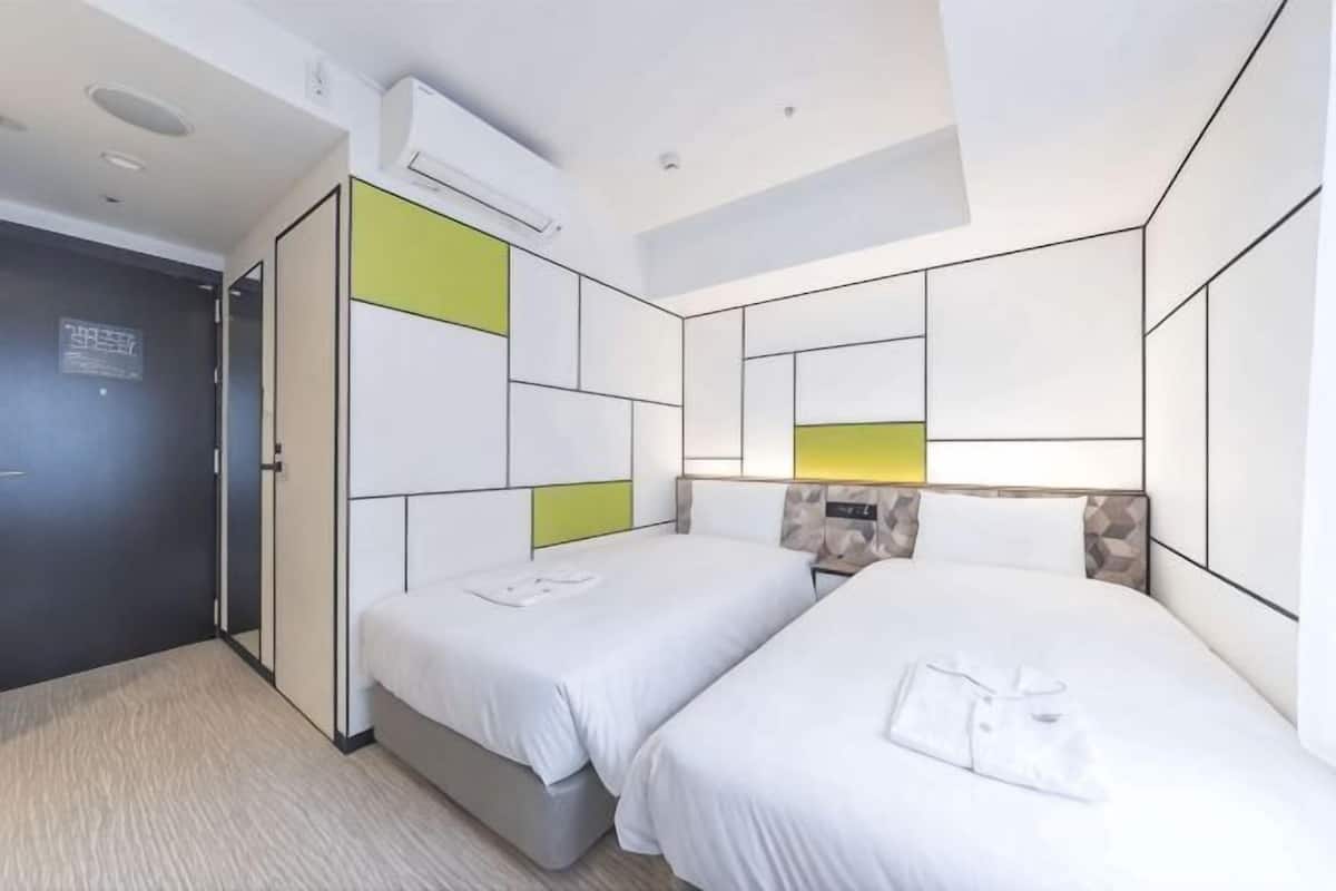 In-room safe, free WiFi, bed sheets