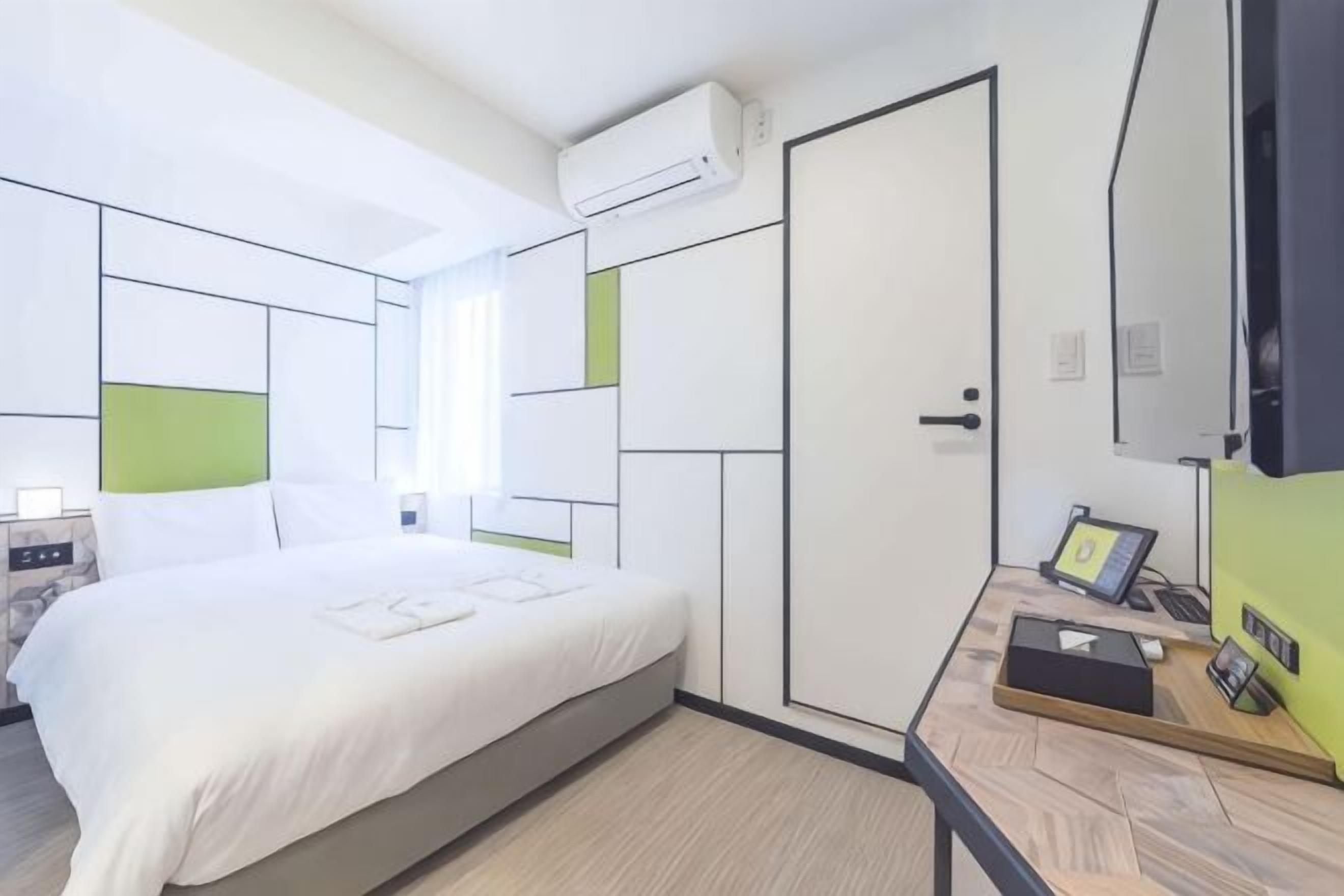 In-room safe, free WiFi, bed sheets