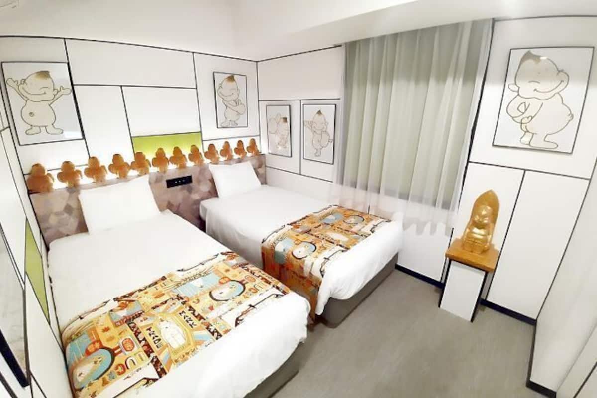 In-room safe, free WiFi, bed sheets