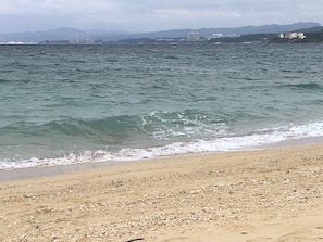 Pantai berhampiran 