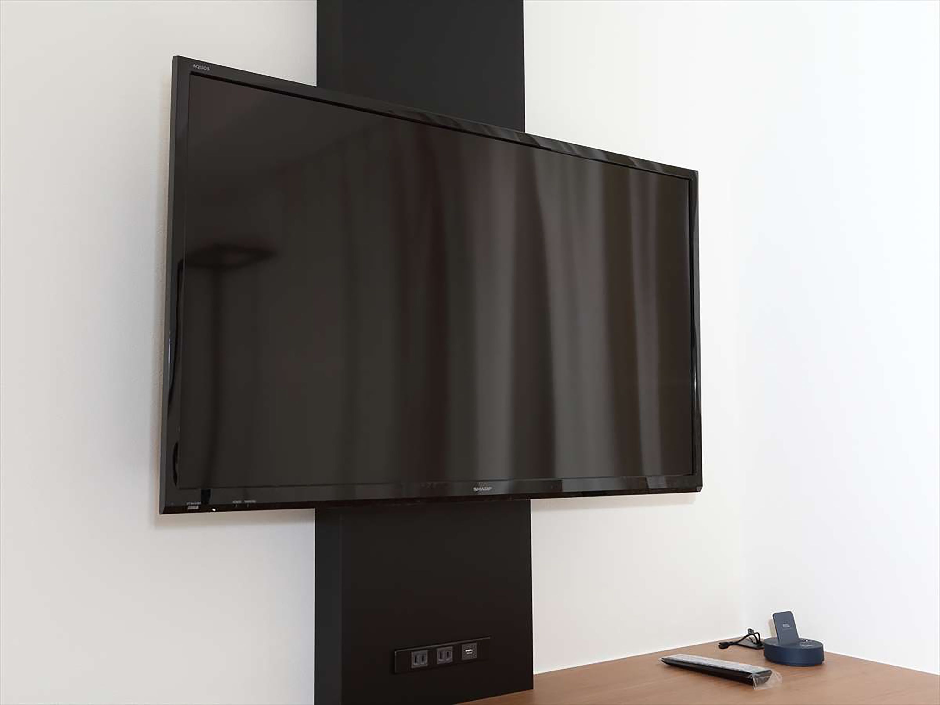 twin room | television