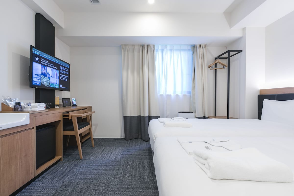 Brankas, meja kerja, kedap suara, dan Wi-Fi gratis