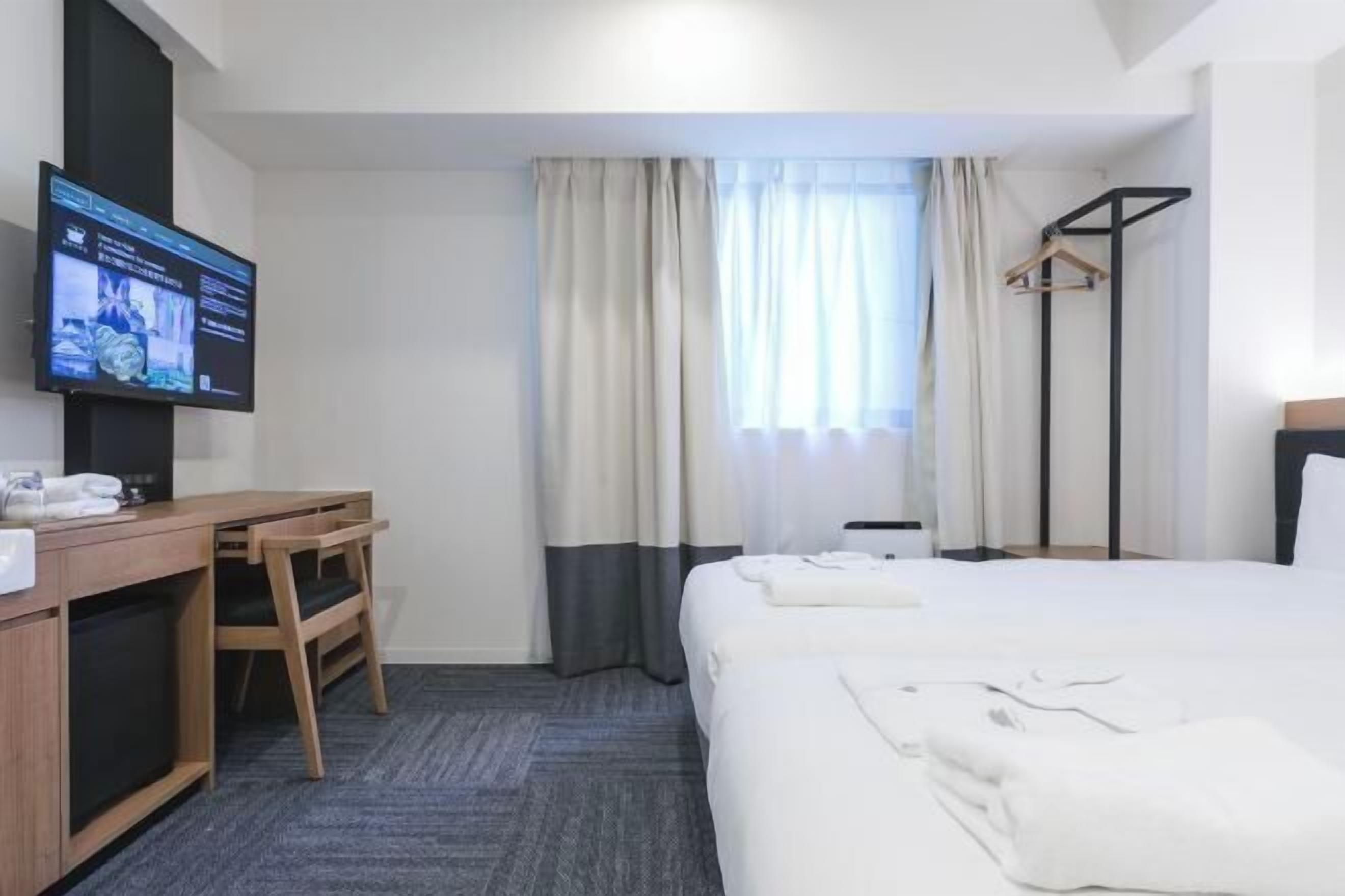 セーフティボックス (室内)、デスク、防音設備、WiFi (無料)