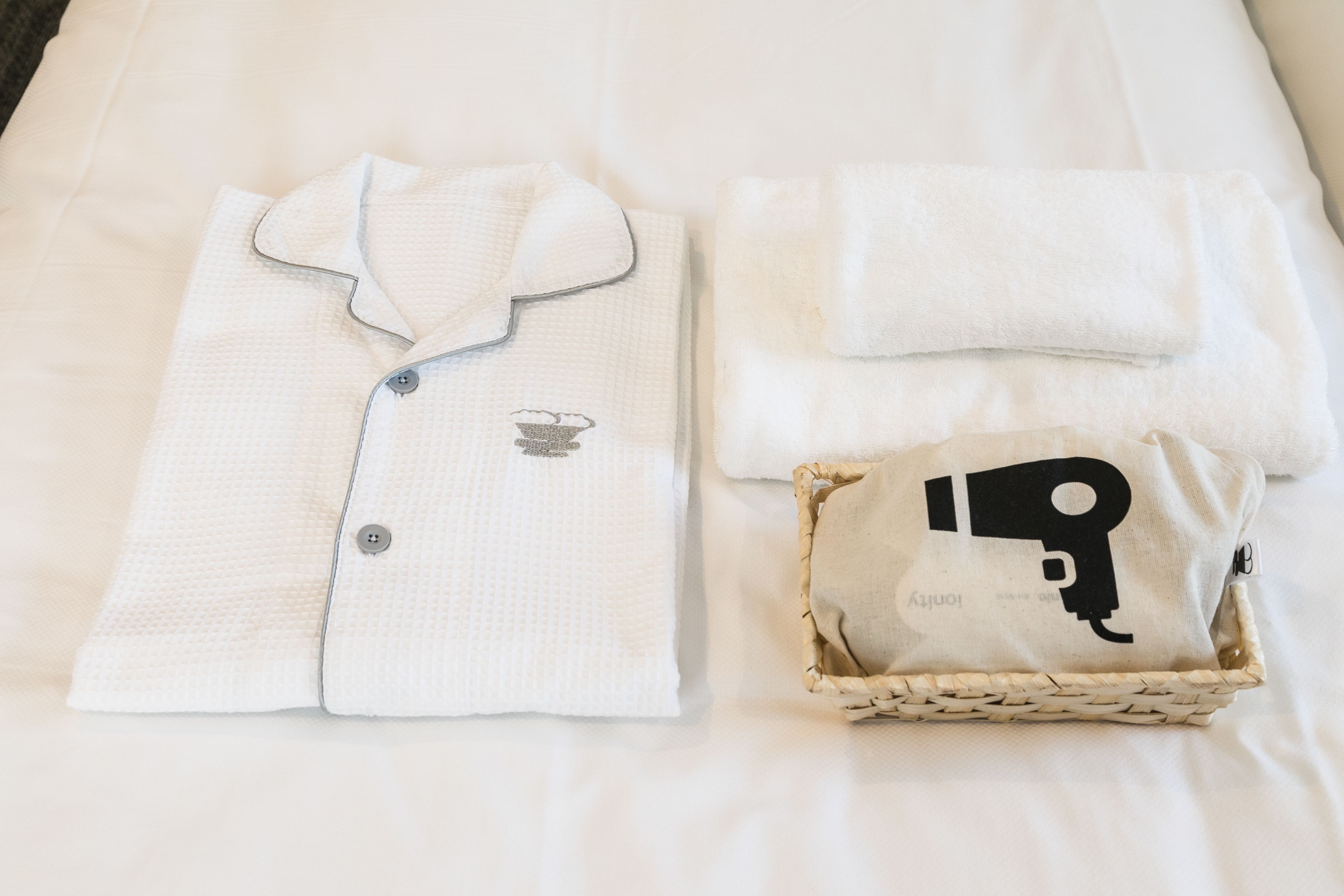 in-room safe, desk, soundproofing, free wifi