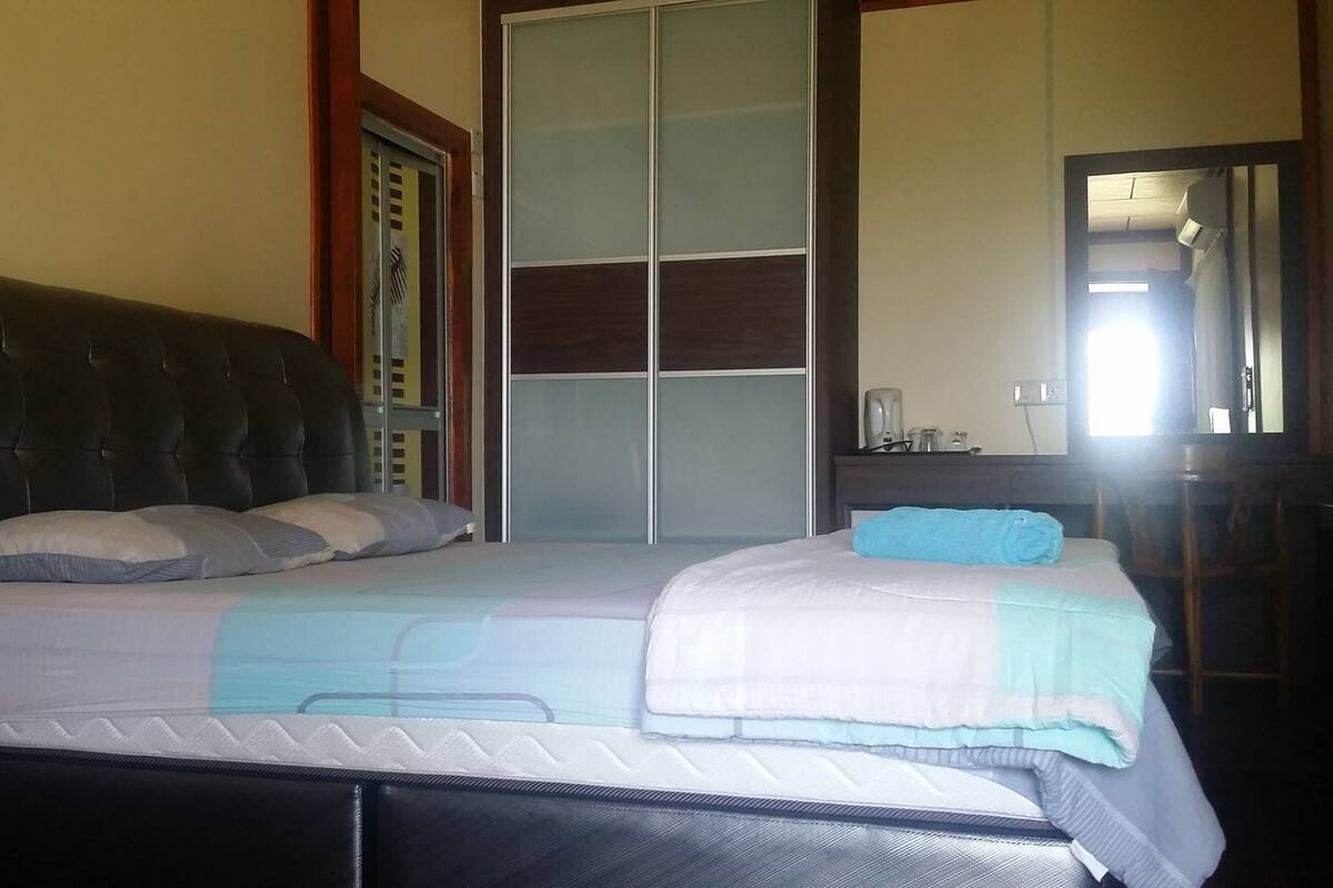 Deluxe Twin | Bed sheets