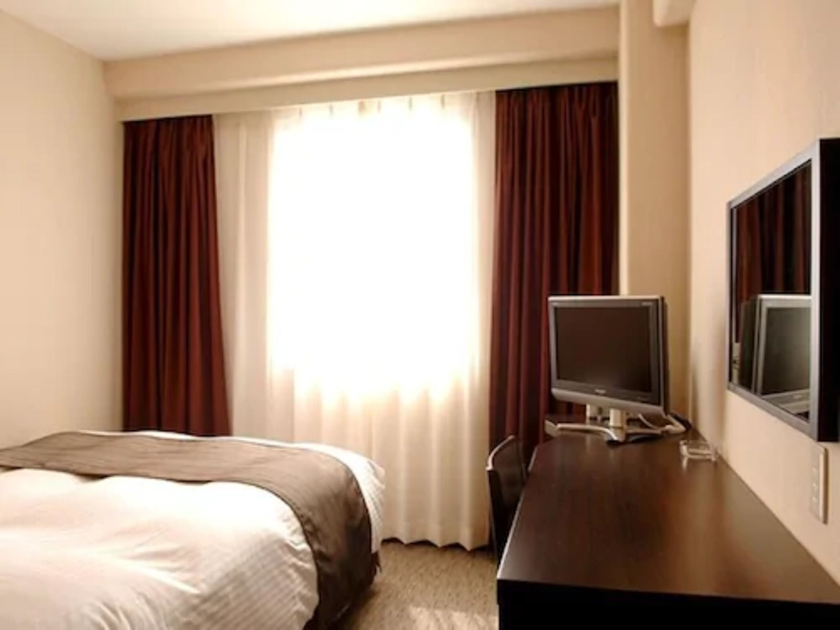 Blackout drapes, free WiFi