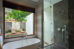 Vil·la Deluxe, 1 dormitori, piscina privada | Bany | Articles de tocador gratuïts, assecador de cabells i barnussos 