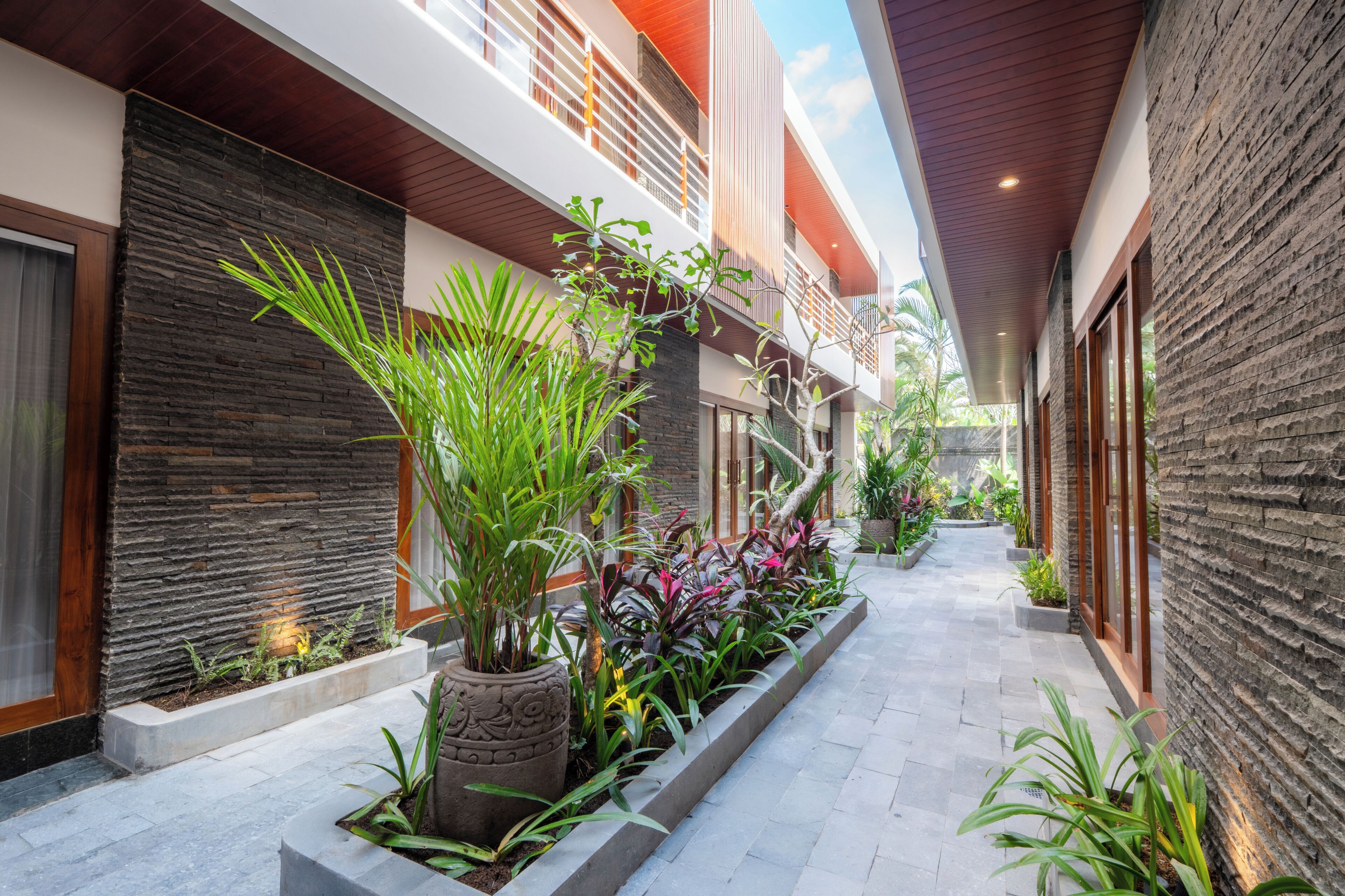 Grand Room, Garden View | Terrace/patio