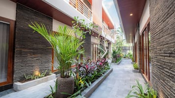 Grand Room, Garden View | Terrace/patio