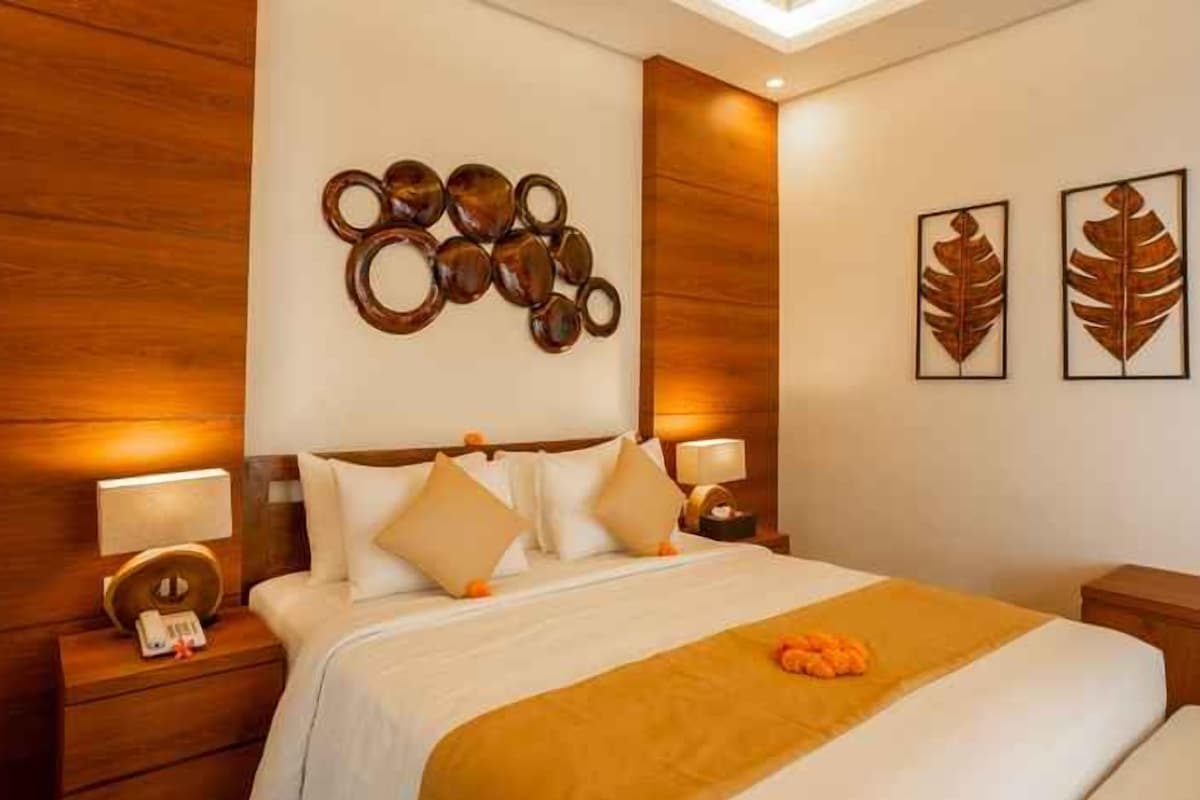 In-room safe, desk, blackout drapes, WiFi (free)