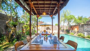 Breakfast, lunch and dinner served - Freddies Resort & Villas Ubud (Ubud)